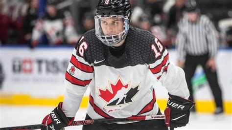 Connor Bedard En Route Pour Le Championnat Mondial De Hockey Junior