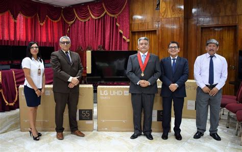 Osmar Albujar De La Roca Continua Entregando Equipos Diversas Oficinas