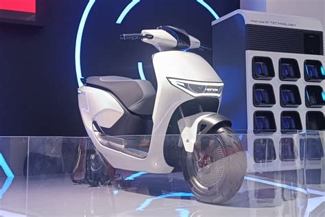 Foto Ahm Pamer Motor Listrik Sc E Concept Di Iims