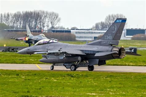 Avión De Combate F16c De La Fuerza Aérea De Ee uu Desde La Guardia