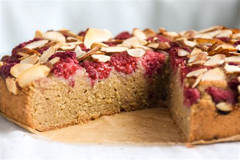 Raspberry Almond Flour Cake Bravabod