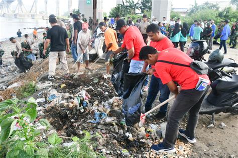 Aksi Bersih Pantai Dan Sungai Warnai Hut Ke Tni Di Kota Ambon Info