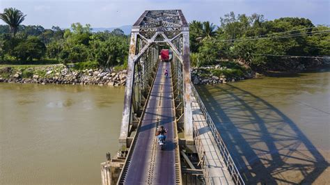 Un Puente Sobre El R O Motagua Fotograf A Carlos Alonzo Despu S De