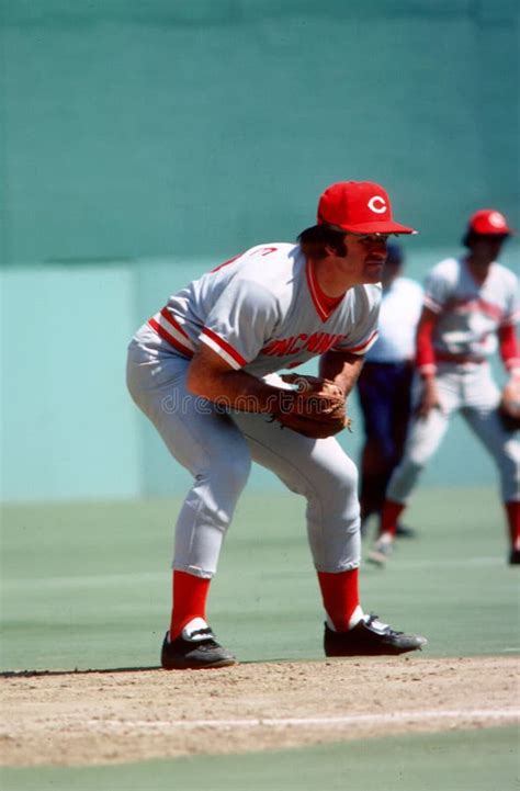 Pete Rose Of The Cincinnati Reds Editorial Photo Image Of Hitting