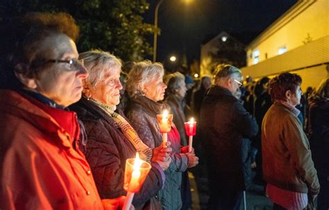 Menschen Im Siebengebirge Gedenken Der Opfer Der Novemberpogrome