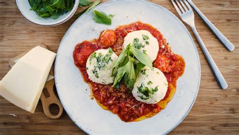 Pikante Quarkkn Del Mit Tomatenragout Ndr De Ratgeber Kochen