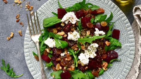 Ensalada de remolacha zanahoria y queso de cabra Receta fácil y saludable