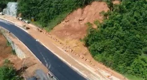 VÍDEO BR 376 entre Paraná e Santa Catarina é liberada após deslizamento