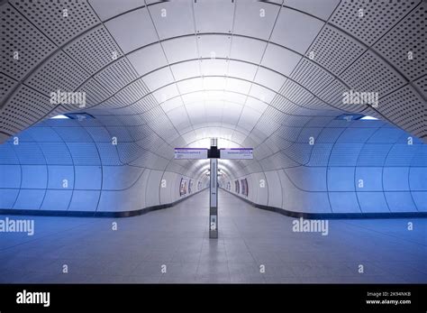 Liverpool Street Station - Elizabeth Line Station Stock Photo - Alamy