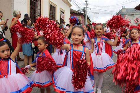 Civismo y amor por Honduras desborda en los desfiles de Copán