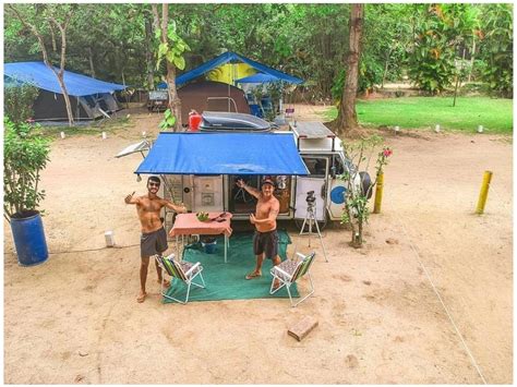 Depois De Se Conhecer No Facebook Casal Gay Larga Tudo Para Viver Viajando A Bordo De Uma Kombi