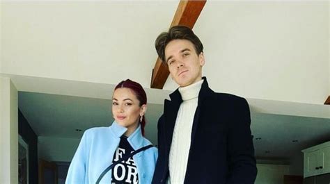 Strictlys Dianne Buswell And Joe Sugg Head Out On Seaside Date After