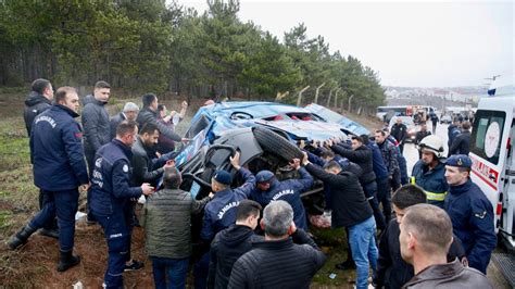 Eskişehir de zincirleme kaza 12 si asker 14 yaralı Ekonomim