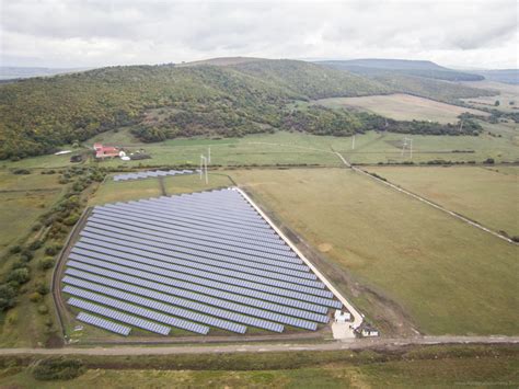 Francezii de la EcosunExpert intră în producţia de energie cu un parc