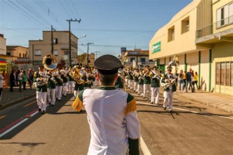 SICOOB Credisulca Participa Do Desfile De 07 De Setembro Em Turvo SC