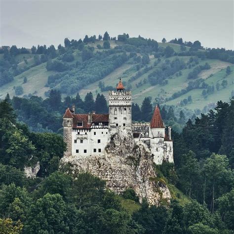 Castelul Bran - Descoperă Obiectivul Turistic