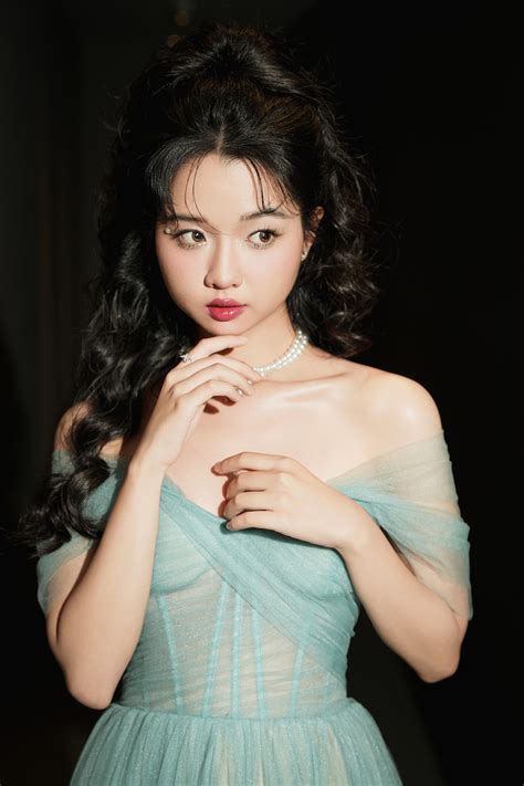 Clip hot Sao nhí đắt show nhất Việt Nam dậy thì thành đại mỹ nhân đứng thở thôi cũng cuốn trôi