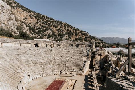 Théâtre Grec Ancien Dans La Turquie Myre Amphithéâtre Avec Les Tombes