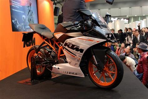 31PS KTM Duke 250 RC250 Unveiled Pics Engine Launch Specs