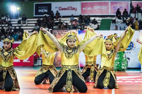 Saman Man Sukses Padukan Tarian Tradisional Dan Modern Dbl Id