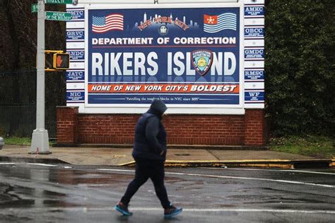 Guards Stood By for 7 Minutes as Inmate Tried to Hang Himself - The New ...