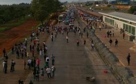 CBN País Manifestantes voltam a fechar a BR 040 em protesto por