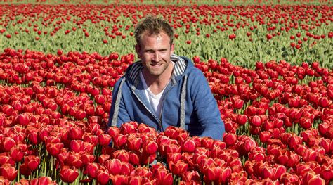 Eigen Huis And Tuin Tom Komt Met Eigen Boek Over Tuinieren Weekblad Party