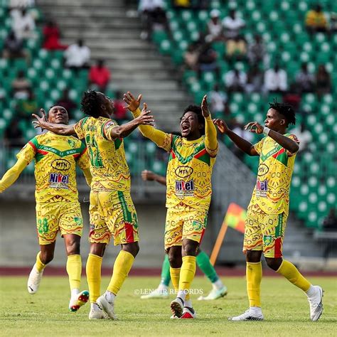 Mtn Elite One Les astres de Douala sadjugent le derby de la côte