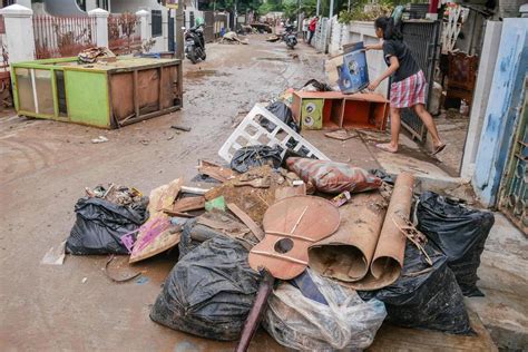 Korban Banjir Jakarta Dan Sekitarnya Bertambah Jadi 53 Orang Nasional