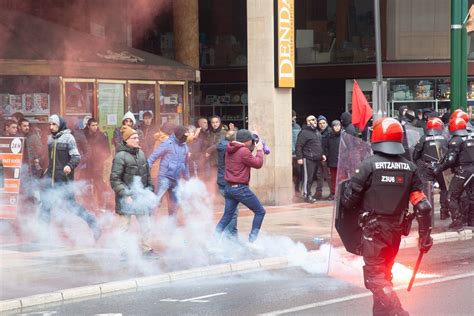 Tensi N Y Cargas Policiales En La Manifestaci N Del De Marzo En El