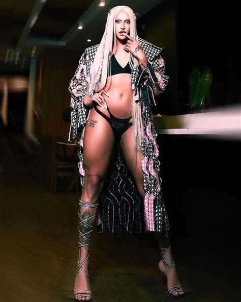 Pabllo Vittar Eleva A Temperatura Com Look Sexy Me Chama De Penetra