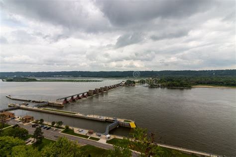 Lock And Dam 11 Dubuque Iowa Stock Image Image Of Structure Cold