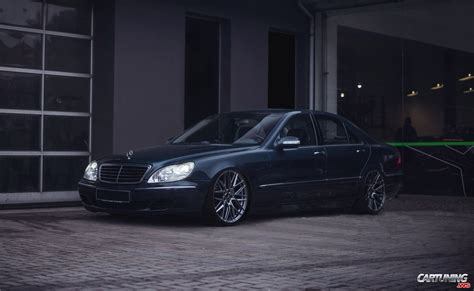 Stanced Mercedes-Benz S500 W220