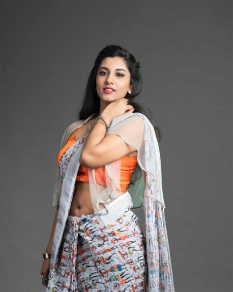 Anchor Vishnu Priya Hot Navel Pics TeluguBulletin