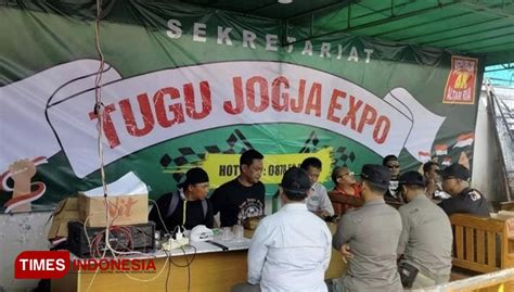 Tak Berizin Satpol Pp Tutup Paksa Tugu Jogja Expo Times Indonesia