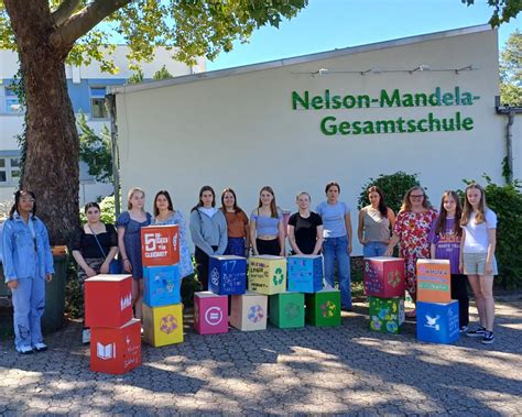 Papphocker Mit Den 17 Zielen Nelson Mandela Gesamtschule