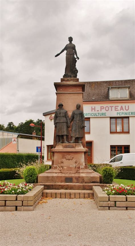 Photo à Hirson 02500 Monument aux Morts Hirson 260108 Communes