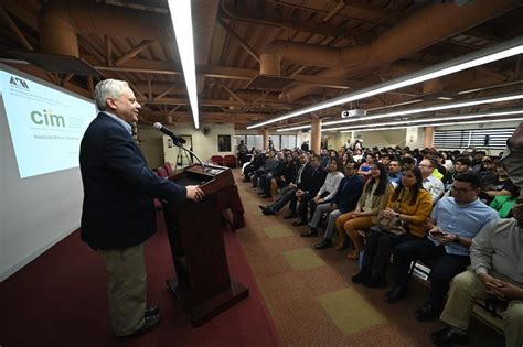 Emilio Sacrist N Rock Imparte Conferencia Sobre Creatividad En Uabc