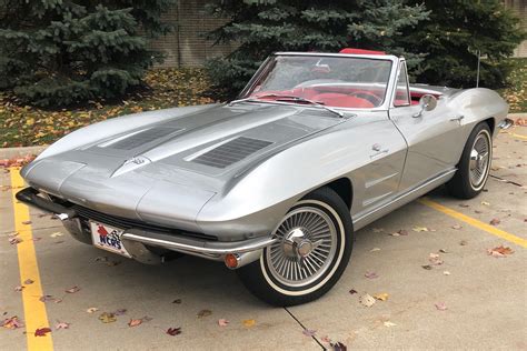 Sebring Silver 1963 Chevrolet Corvette