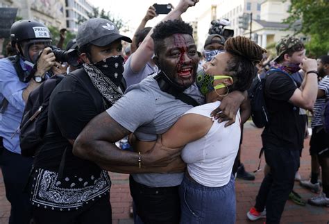 George Floyd protest photos: Powerful images show clashes with police ...