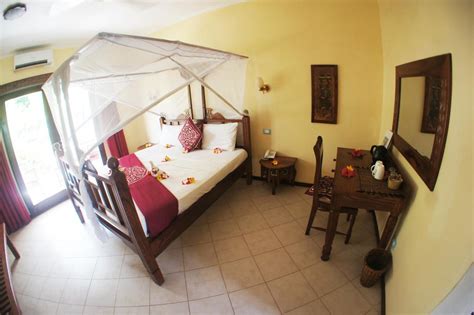 Uroa Bay Beach Resort - Zanzibar Packages | BeachBook