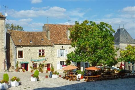 Steden En Dorpen In Vienne Zonnig Zuid Frankrijk