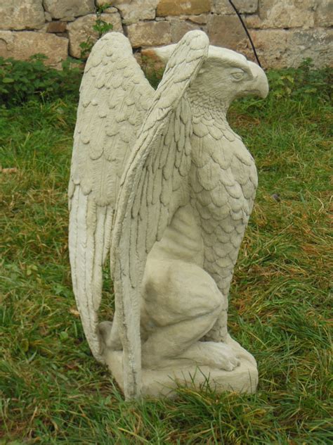 Socha Gryfa, umělý pískovec 82 cm – Elinor Arts * Erby, 3D loga, sochy