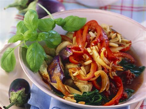 Auberginen Paprika Gemüse mit Pilzen aus dem Wok Rezept EAT SMARTER