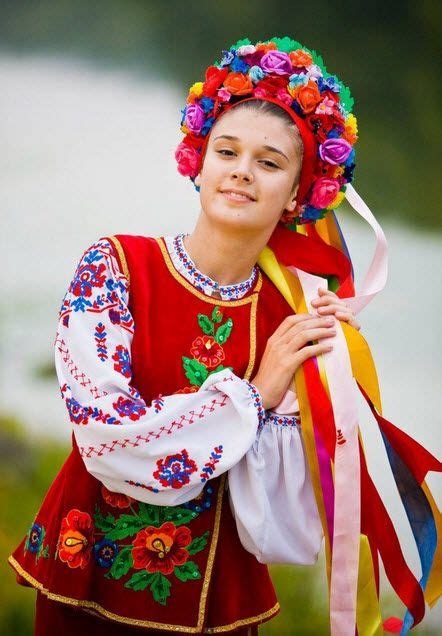 Український віночок символи та значення квітів та стрічок Ukraine Girls Ukrainian Clothing