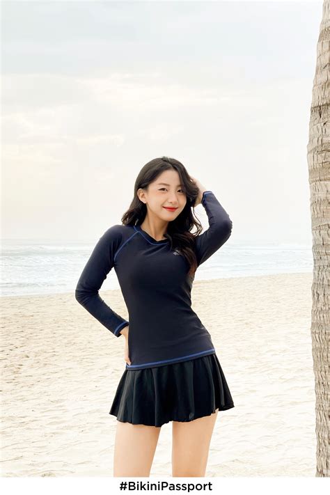 Áo bơi LẺ Nữ BIKINI PASSPORT kiểu tay dài basic có logo màu Xanh Navy BS NV Shopee