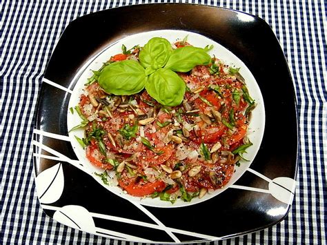 Tomatensalat Mit Basilikum Und Sonnenblumenkernen Von Kochschlampe