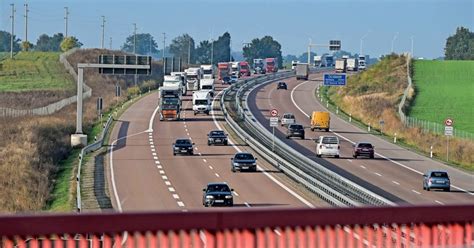 A24 Autobahn Abfahrt Nach Neuruppin Und Zufahrt Richtung Berlin