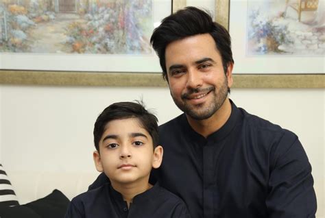 Junaid Khan Family Pictures From Eid UL Fitr 2022 | Reviewit.pk