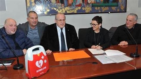 La Fondazione Carigo Dona 16 Defibrillatori A Quattro Comuni E Al Coni